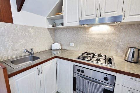 Fremantle Townhouse Unit 6 - Accommodation Sunshine Coast 4