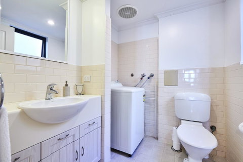 Fremantle Townhouse Unit 6 - Accommodation Sunshine Coast 3