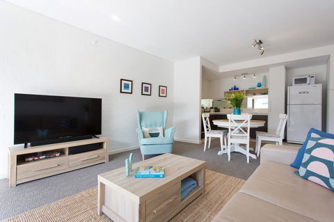 Beachside Living - South Fremantle - Accommodation Sunshine Coast 1