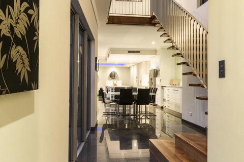 Ambar Villa Between City And Freo - Accommodation Sunshine Coast 17