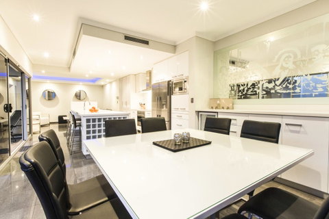 Ambar Villa Between City And Freo - Accommodation Sunshine Coast 10