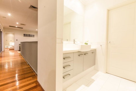 Ambar Villa Between City And Freo - Accommodation Sunshine Coast 18