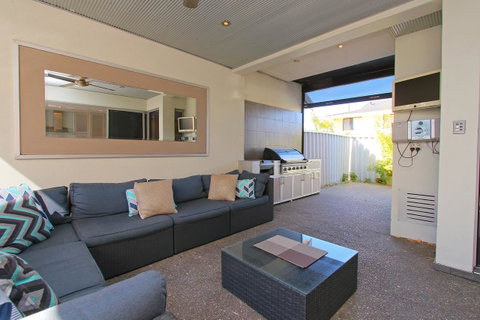 Ambar Villa Between City And Freo - Accommodation Sunshine Coast 1