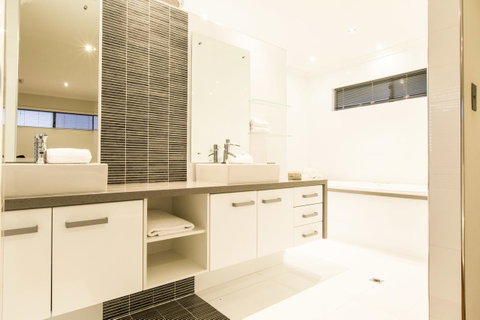 Ambar Villa Between City And Freo - Accommodation Sunshine Coast 25
