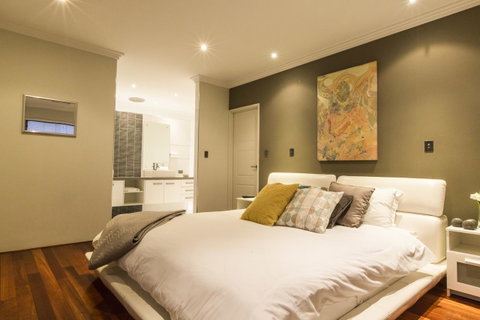 Ambar Villa Between City And Freo - Accommodation Sunshine Coast 24