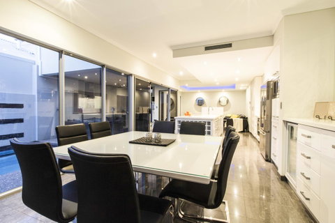 Ambar Villa Between City And Freo - Accommodation Sunshine Coast 6