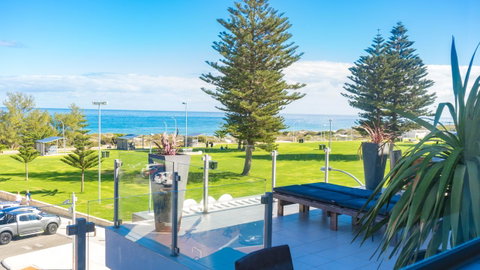 Mullaloo Beach Hotels & Apartments - Accommodation Sunshine Coast 6