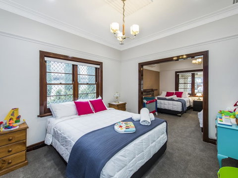 Luxury Federation Style Home - Sleeps 10 - Accommodation Sunshine Coast 8