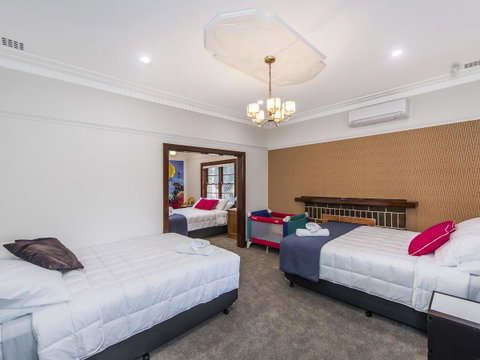 Luxury Federation Style Home - Sleeps 10 - Accommodation Sunshine Coast 11