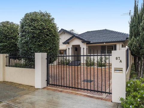 Luxury Federation Style Home - Sleeps 10 - Accommodation Sunshine Coast 17