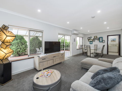 Luxury Federation Style Home - Sleeps 10 - Accommodation Sunshine Coast 3