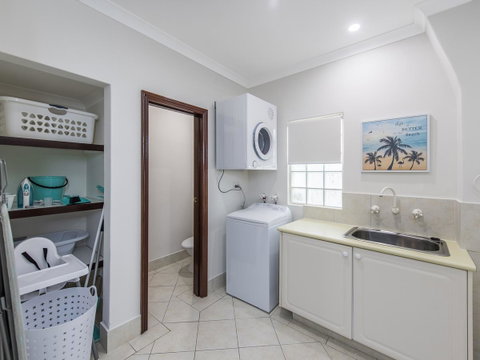 Luxury Federation Style Home - Sleeps 10 - Accommodation Sunshine Coast 16