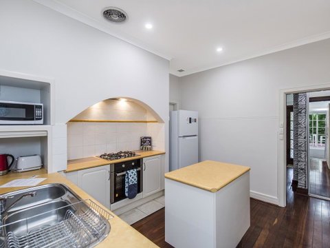 Luxury Federation Style Home - Sleeps 10 - Accommodation Sunshine Coast 4