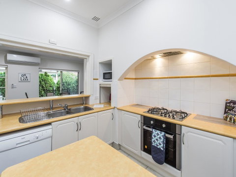 Luxury Federation Style Home - Sleeps 10 - Accommodation Sunshine Coast 5