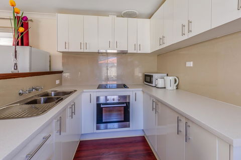 Brilliant, Neat, Convenient, Family-friendly House - Accommodation Sunshine Coast 5