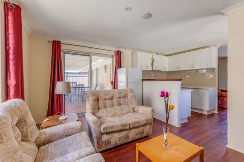 Brilliant, Neat, Convenient, Family-friendly House - Accommodation Sunshine Coast 7