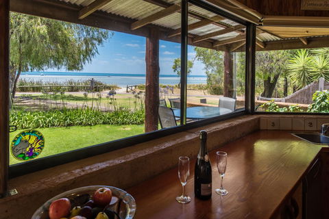 Beach House Dunsborough - Accommodation Sunshine Coast 5
