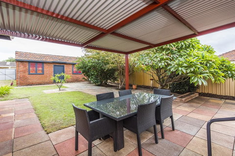 Big House Heated Pool 11 Beds Como / South Perth / Applecross - Accommodation Sunshine Coast 26