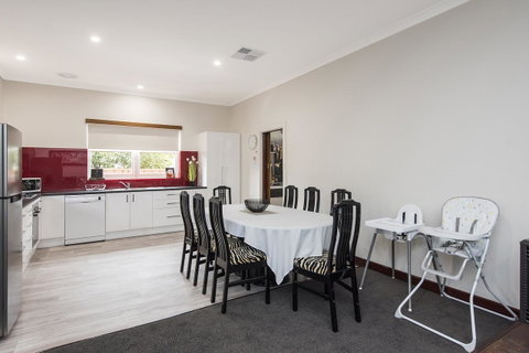 Big House Heated Pool 11 Beds Como / South Perth / Applecross - Accommodation Sunshine Coast 9