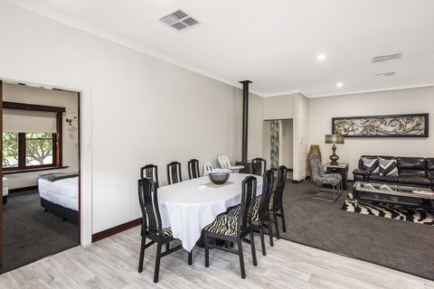 Big House Heated Pool 11 Beds Como / South Perth / Applecross - Accommodation Sunshine Coast 13