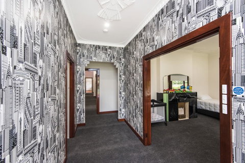 Big House Heated Pool 11 Beds Como / South Perth / Applecross - Accommodation Sunshine Coast 10