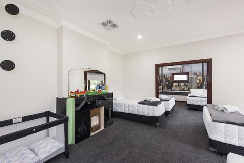 Big House Heated Pool 11 Beds Como / South Perth / Applecross - Accommodation Sunshine Coast 21