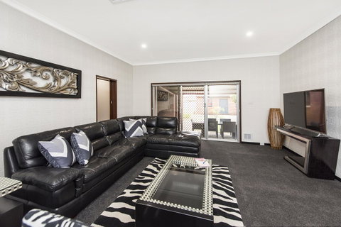 Big House Heated Pool 11 Beds Como / South Perth / Applecross - Accommodation Sunshine Coast 12
