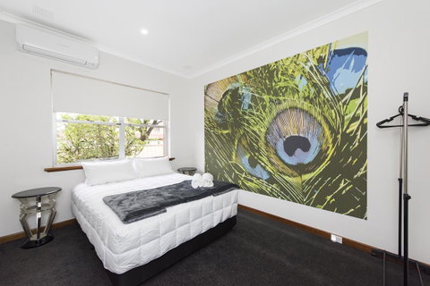 Big House Heated Pool 11 Beds Como / South Perth / Applecross - Accommodation Sunshine Coast 16