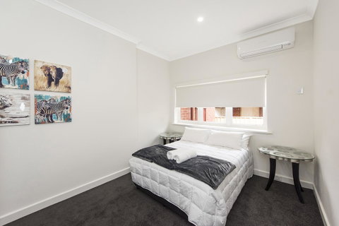 Big House Heated Pool 11 Beds Como / South Perth / Applecross - Accommodation Sunshine Coast 19