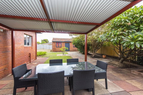 Big House Heated Pool 11 Beds Como / South Perth / Applecross - Accommodation Sunshine Coast 28