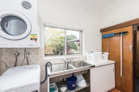 Big House Heated Pool 11 Beds Como / South Perth / Applecross - Accommodation Sunshine Coast 23