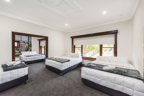 Big House Heated Pool 11 Beds Como / South Perth / Applecross - Accommodation Sunshine Coast 17