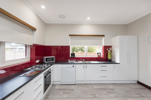 Big House Heated Pool 11 Beds Como / South Perth / Applecross - Accommodation Sunshine Coast 8