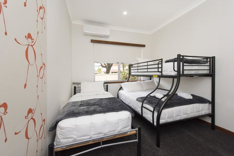 Big House Heated Pool 11 Beds Como / South Perth / Applecross - Accommodation Sunshine Coast 18