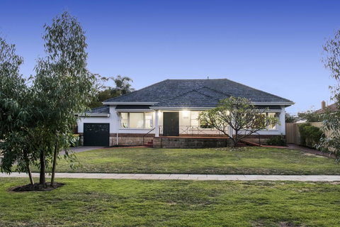 Big House Heated Pool 11 Beds Como / South Perth / Applecross - Accommodation Sunshine Coast 6
