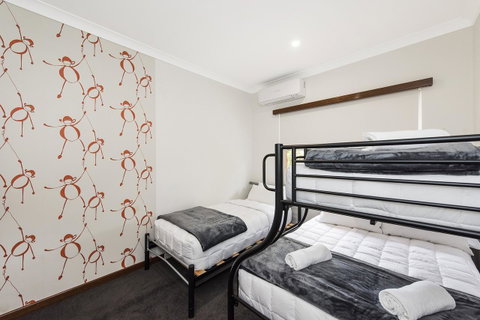 Big House Heated Pool 11 Beds Como / South Perth / Applecross - Accommodation Sunshine Coast 24
