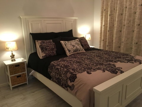 Applegate Lane Chalet - Accommodation Sunshine Coast 8