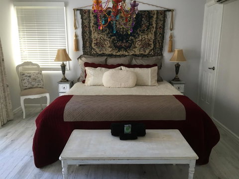Applegate Lane Chalet - Accommodation Sunshine Coast 0