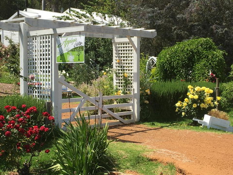 Applegate Lane Chalet - Accommodation Sunshine Coast 3