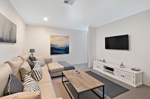 Into The Blue - Accommodation Sunshine Coast 6
