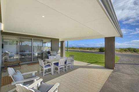 Into The Blue - Accommodation Sunshine Coast 1