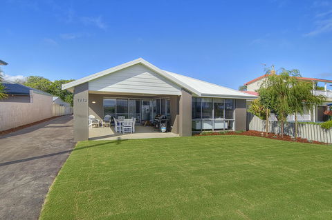 Into The Blue - Accommodation Sunshine Coast 0