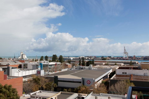 Ocean Breeze Apartment - Accommodation Sunshine Coast 4