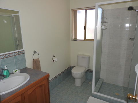 The Royal Dolphin Bed & Breakfast Safety Bay - Accommodation Sunshine Coast 17