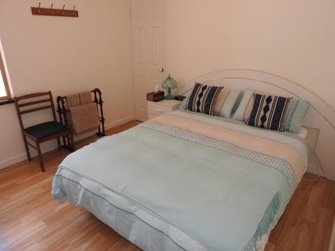 The Royal Dolphin Bed & Breakfast Safety Bay - Accommodation Sunshine Coast 18