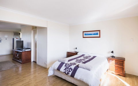 Studio 305 - Accommodation Sunshine Coast 1