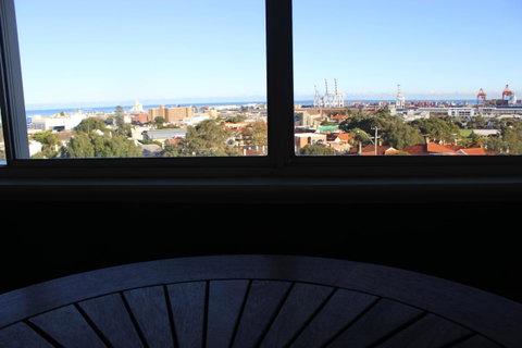 Studio 305 - Accommodation Sunshine Coast 4