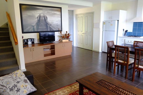 Seaview And Spa At Torbay - Accommodation Sunshine Coast 8