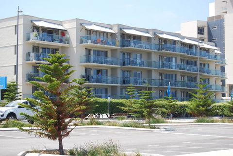 Absolute Beachfront Scarborough - Accommodation Sunshine Coast 9