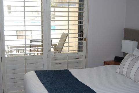 Absolute Beachfront Scarborough - Accommodation Sunshine Coast 6